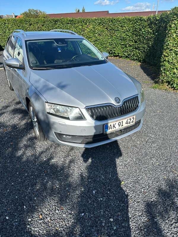 Sølvmetal Brugt 2014 Skoda Octavia Ambition Stationcar | 64.900 kr. (God pris) - Billede 1/3