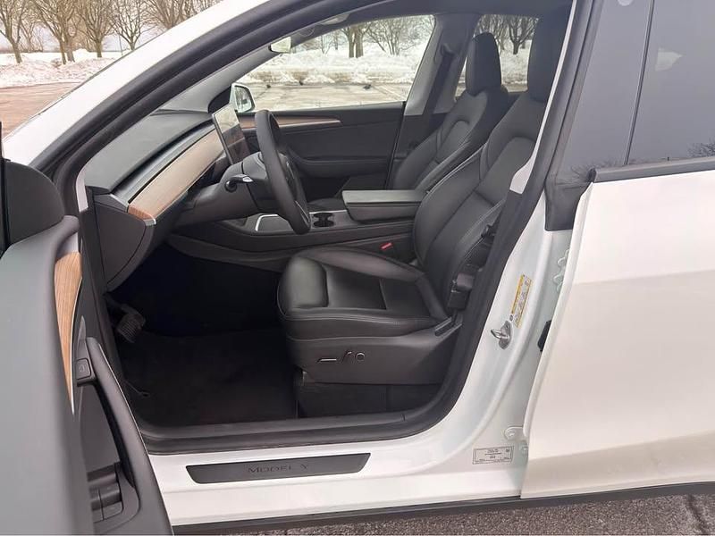 Brugt Tesla Model Y 378 kW (514 HK) 2023 Hvid SUV