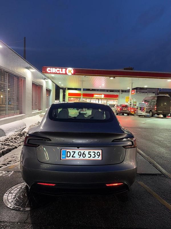 Brugt Tesla Model 3 RWD 208 kW (283 HK) 2025 Sølvmetal Sedan