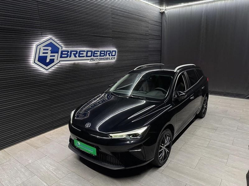 Sortmetal Ny 2025 MG MG5 EV Luxury Stationcar | 184.500 kr. (Fair pris) - Billede 1/4