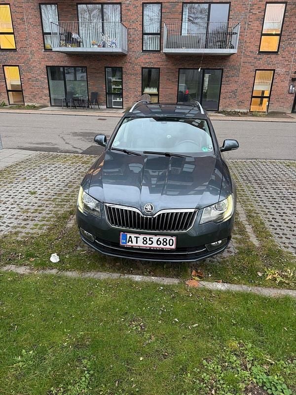Grå Brugt 2015 Skoda Superb Elegance Stationcar | 129.900 kr. - Billede 1/4