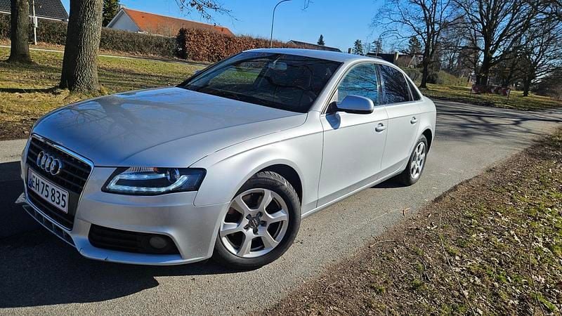 Brugt Audi A4 Comfort 160 HK (117 kW) 2009 grå metal Sedan