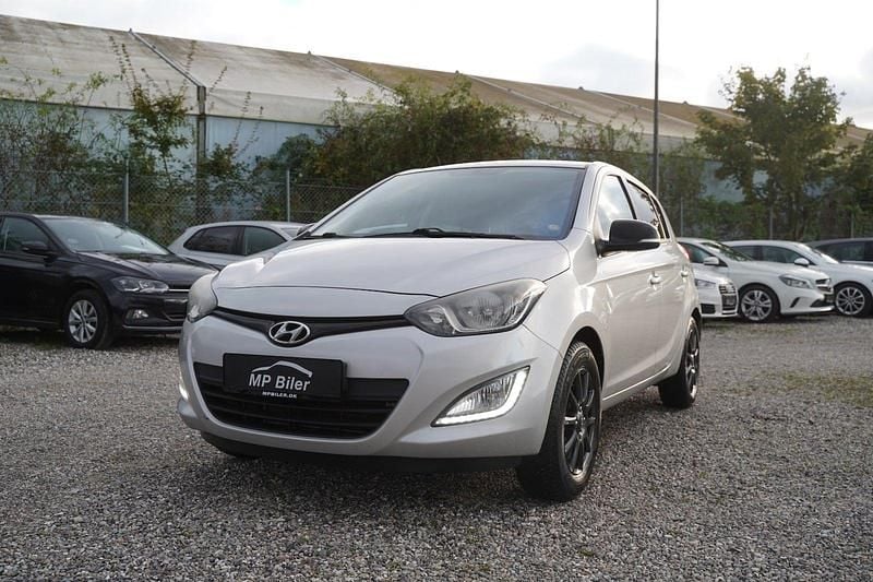 Sølvmetal Brugt 2015 Hyundai i20 Trend Hatchback | 19.900 kr. - Billede 1/4