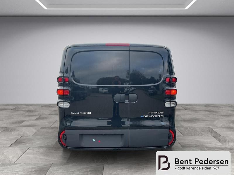 Ny Maxus eDeliver 5 119 kW (163 HK) 2025 Sort Van