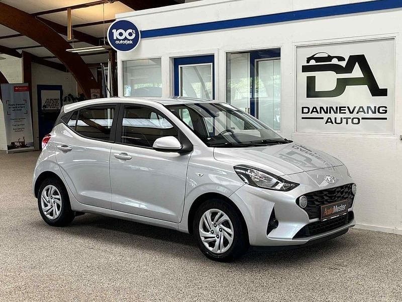 Sølvmetal Brugt 2020 Hyundai i10 Essential Hatchback | 92.495 kr. (Fair pris) - Billede 1/4