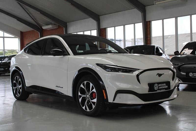 Hvidmetal Brugt 2024 Ford Mustang Mach-E Extended Range SUV | 329.900 kr. (Fair pris) - Billede 1/4