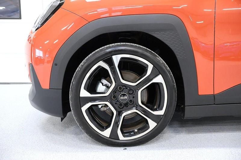 Ny Mini Aceman Favoured 135 kW (184 HK) 2025 Orangemetal SUV