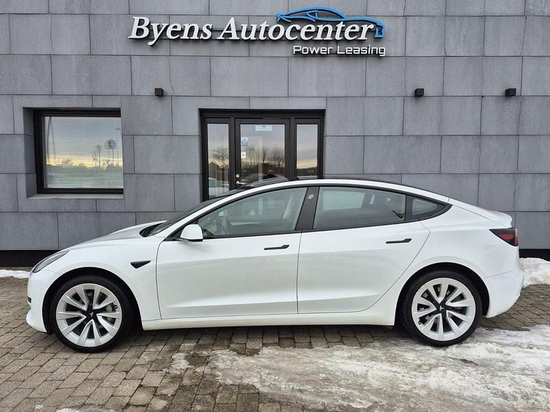 Brugt Tesla Model 3 RWD 239 kW (325 HK) 2022 Perlemorshvid Sedan