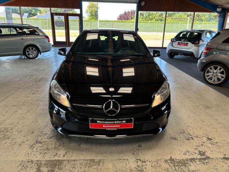 Sort Brugt 2017 Mercedes A180 Hatchback | 157.000 kr. - Billede 1/4