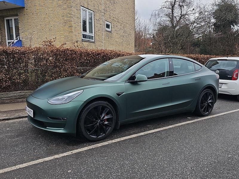 Grønmetal Brugt 2023 Tesla Model 3 Performance Sedan | 279.900 kr. (Fair pris) - Billede 1/4