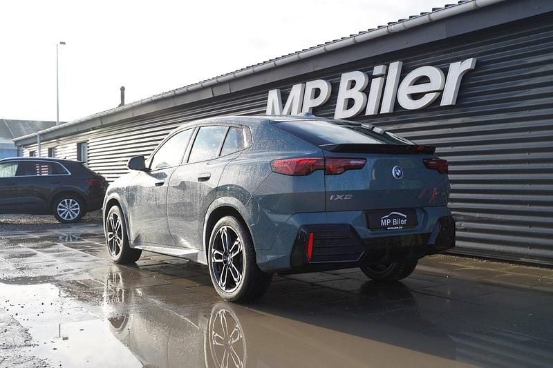 Brugt BMW iX2 M Sport 150 kW (204 HK) 2024 Lysblåmetal SUV