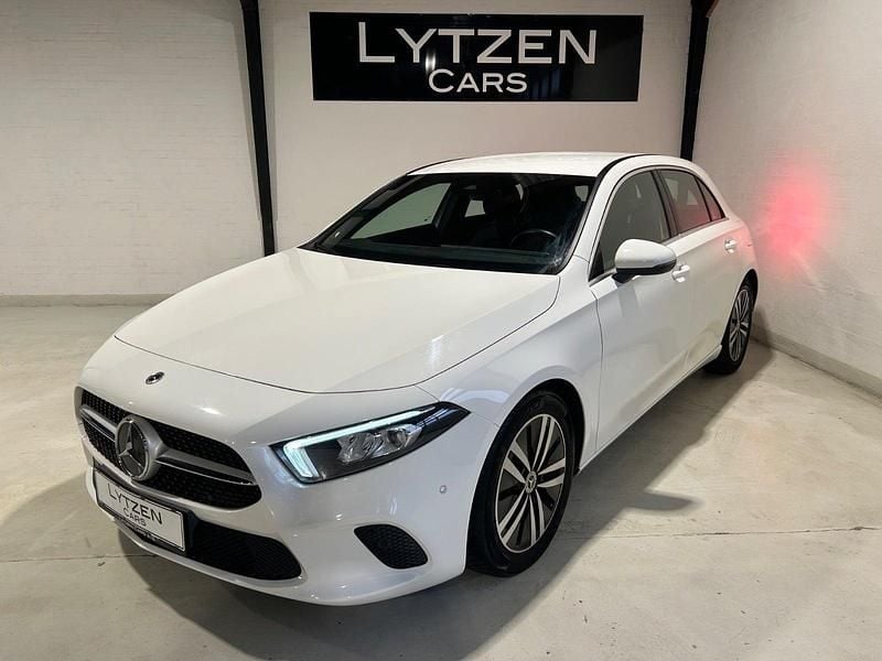 Hvid Brugt 2021 Mercedes A200 Hatchback | 249.800 kr. (Fair pris) - Billede 1/4