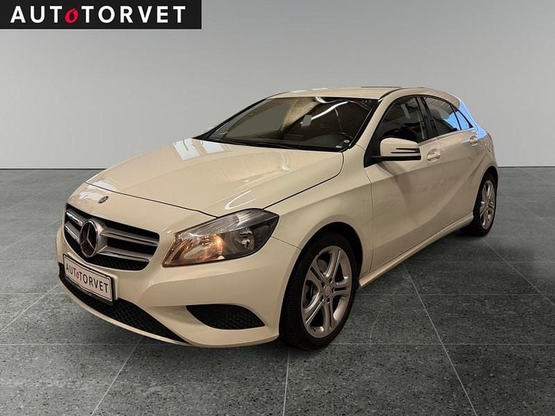 Hvid Brugt 2013 Mercedes A180 Hatchback | 99.700 kr. (God pris) - Billede 1/4