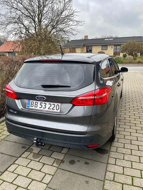 Grå Brugt 2015 Ford Focus Titanium Stationcar | 67.000 kr. (Fair pris) - Billede 1/4