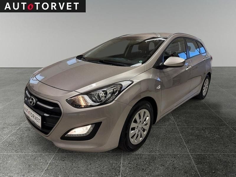 Sølvmetal Brugt 2016 Hyundai i30 Life Plus Stationcar | 49.700 kr. (Super pris) - Billede 1/4