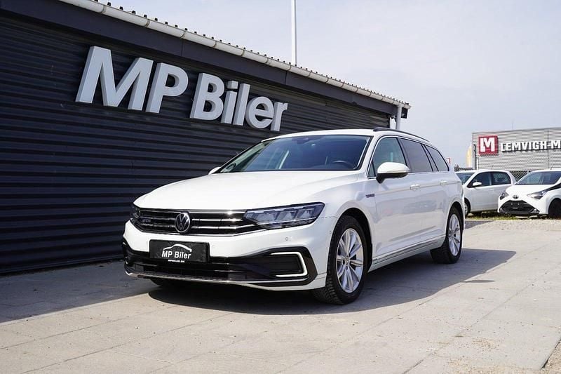Hvid Brugt 2021 VW Passat GTE Stationcar | 234.900 kr. (Fair pris) - Billede 1/4