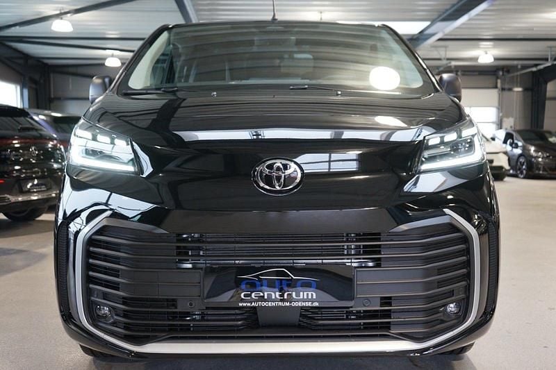 Ny Toyota Proace Comfort 100 kW (136 HK) 2026 Sort MPV