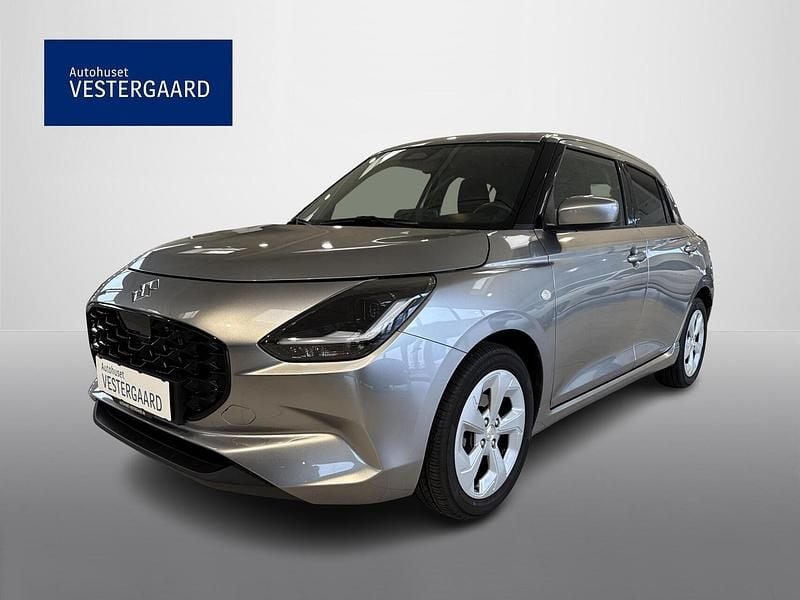 Sølv Brugt 2025 Suzuki Swift Hatchback | 194.900 kr. (Fair pris) - Billede 1/4