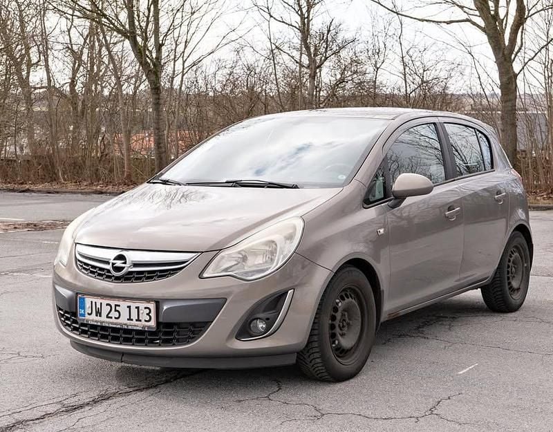 Brugt Opel Corsa 101 HK (74 kW) 2012 Brun Hatchback