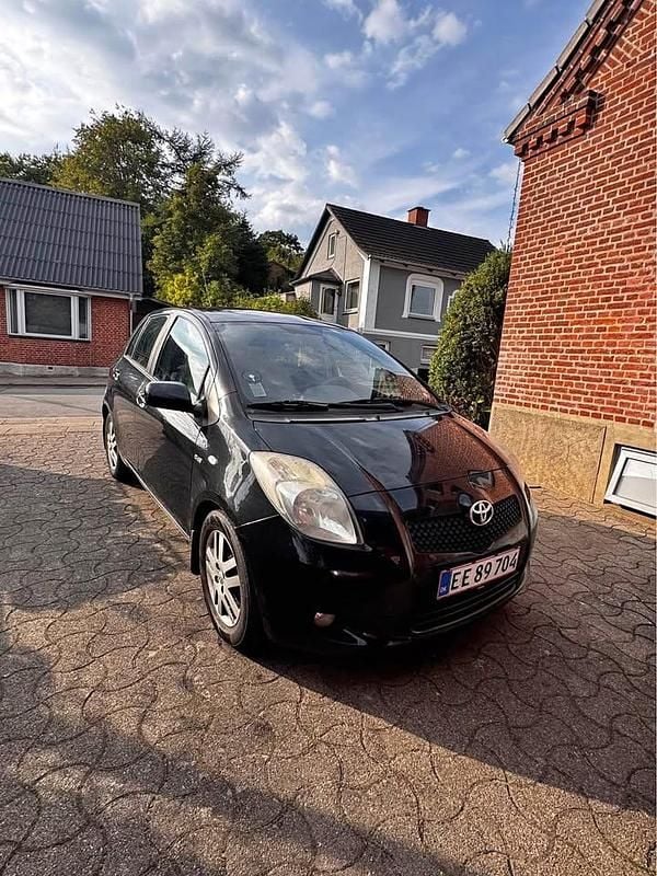 Brugt 2007 Toyota Yaris Hatchback | 15.999 kr. - Billede 1/4