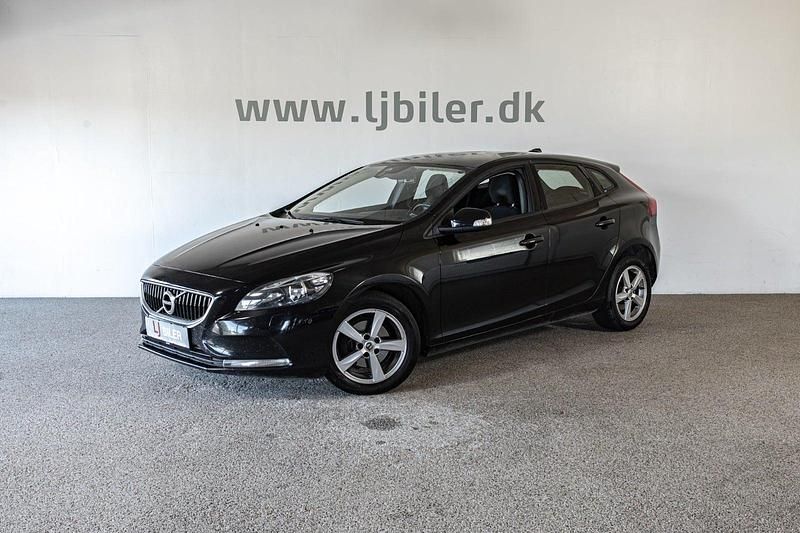 Sort Brugt 2017 Volvo V40 Kinetic Stationcar | 79.800 kr. (Fair pris) - Billede 1/4