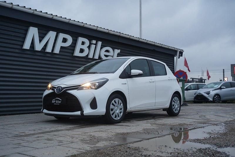 Hvid Brugt 2016 Toyota Yaris Hybrid H2 Hatchback | 88.900 kr. (God pris) - Billede 1/4