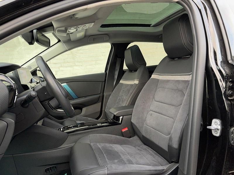 Brugt Citroën e-C4 Shine 100 kW (136 HK) 2023 Sortmetal Sedan