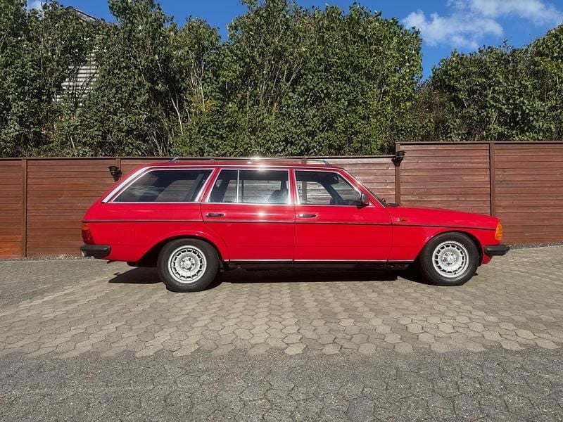 Rød Brugt 1982 Mercedes 230 | 89.900 kr. - Billede 1/4