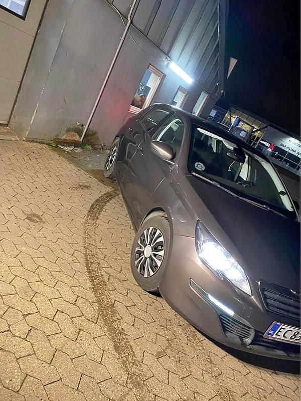 Grå Brugt 2014 Peugeot 308 Allure Sedan | 64.000 kr. (Fair pris) - Billede 1/4