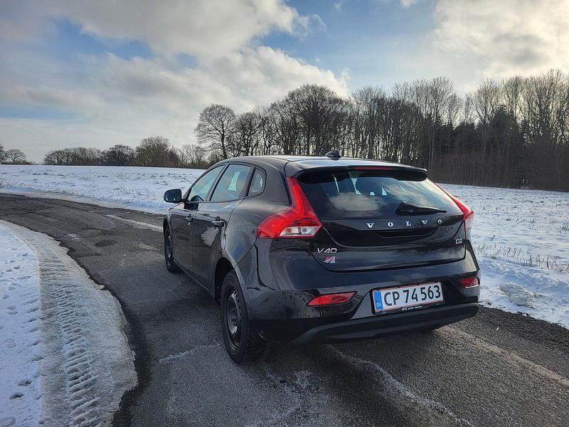 Brugt Volvo V40 Kinetic 120 HK (88 kW) 2017 Sort Hatchback