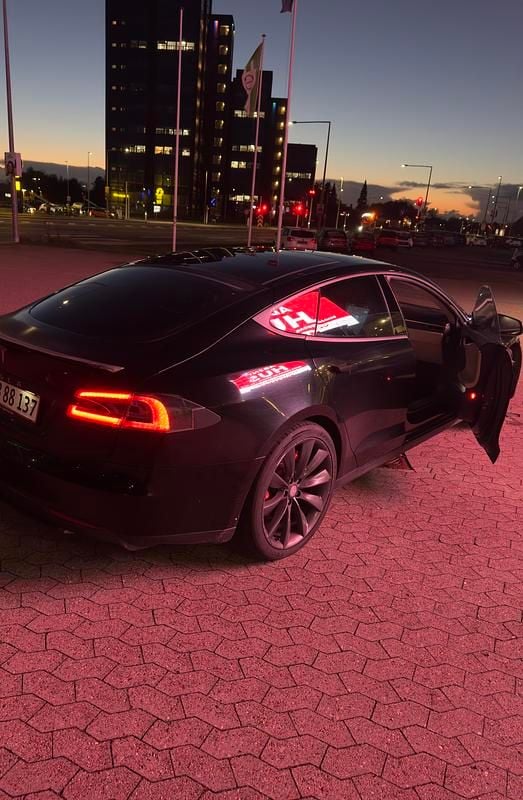 Sort Brugt 2015 Tesla Model S Performance Hatchback | 136.000 kr. (Fair pris) - Billede 1/1