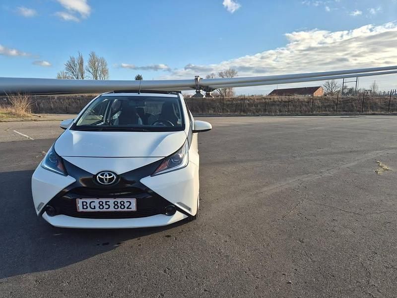 Brugt Toyota Aygo X-wave 69 HK (50 kW) 2016 Hatchback