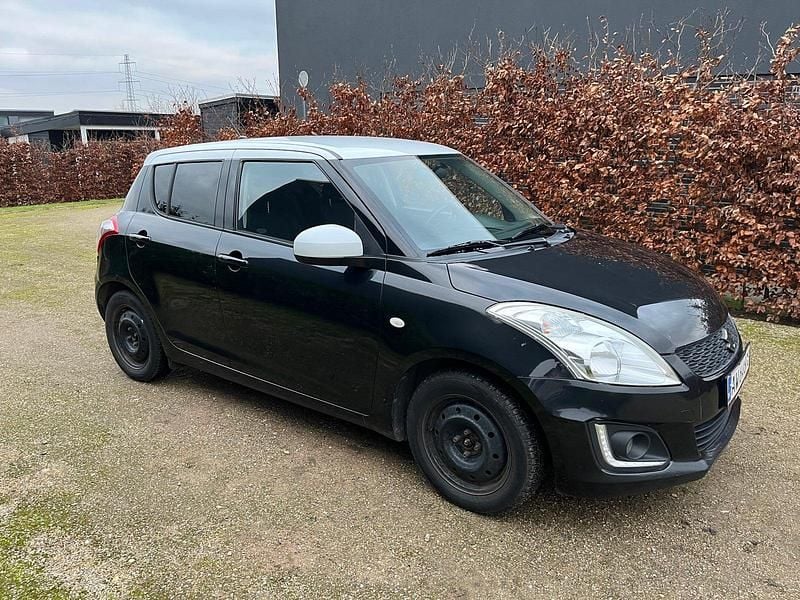 Sort Brugt 2014 Suzuki Swift Action Hatchback | 34.900 kr. (Super pris) - Billede 1/4