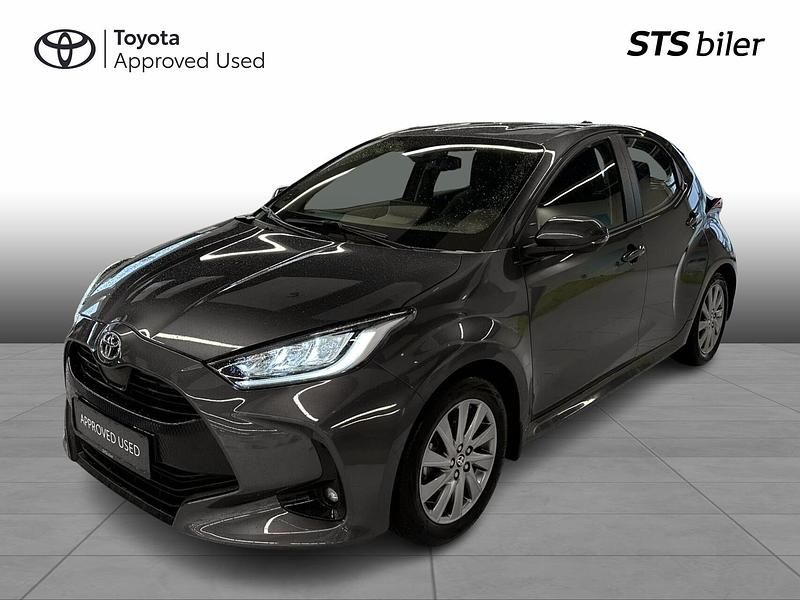 Ash grey Brugt 2023 Toyota Yaris Hybrid Active Hatchback | 214.995 kr. (Fair pris) - Billede 1/3