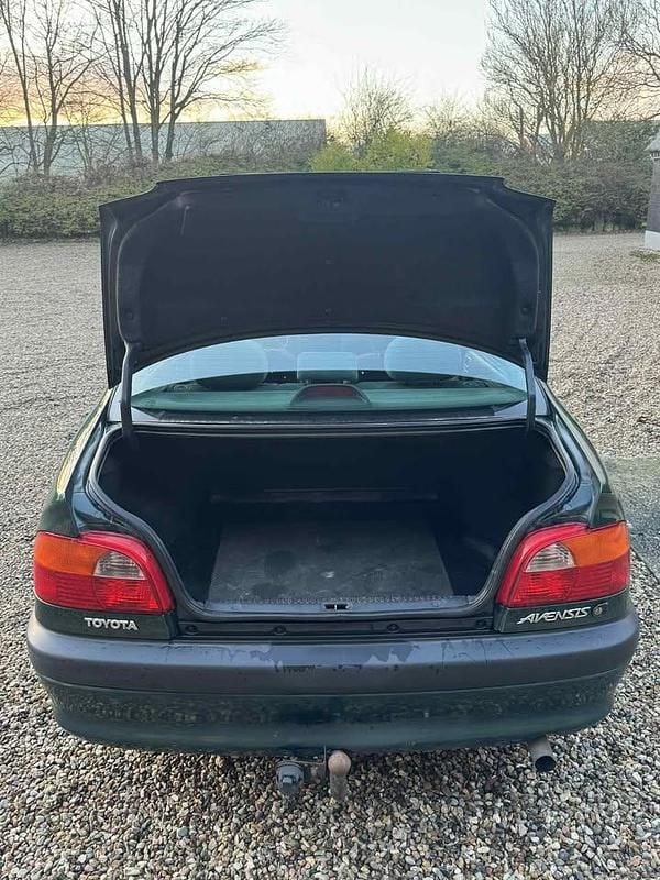 Brugt Toyota Avensis 110 HK (80 kW) 2000