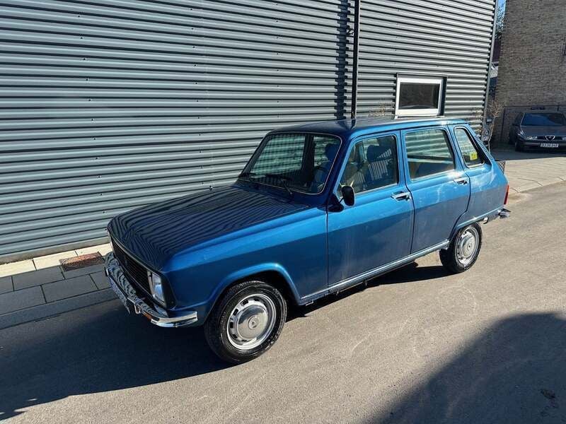 Blåmetal Brugt 1982 Renault R6 Sedan | 56.900 kr. - Billede 1/4