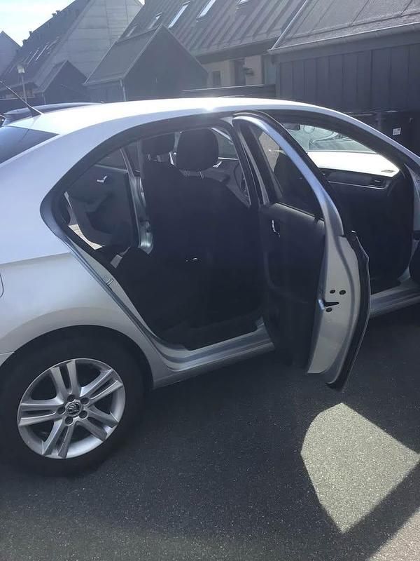 Brugt Skoda Rapid 105 HK (77 kW) 2013 Grå Hatchback