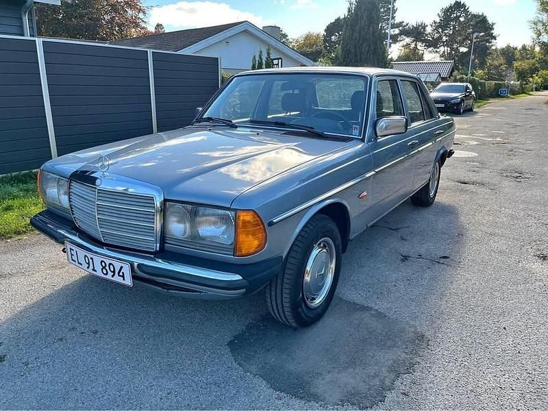 Brugt 1982 Mercedes E230 Sedan | 75.000 kr. - Billede 1/4