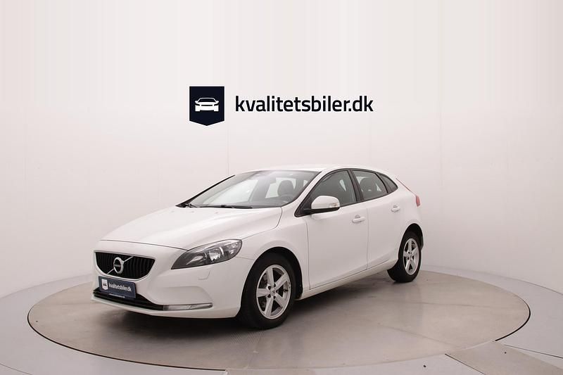 Hvid Brugt 2018 Volvo V40 Kinetic Stationcar | 139.900 kr. (Dyr) - Billede 1/4