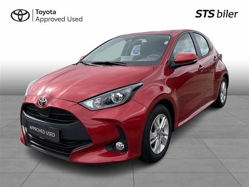 Rød metal Brugt 2024 Toyota Yaris Active Hatchback | 194.900 kr. (Fair pris) - Billede 1/4