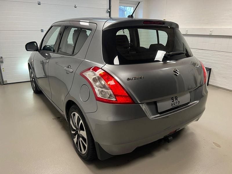 Brugt Suzuki Swift Club 90 HK (66 kW) 2015 Grå Hatchback