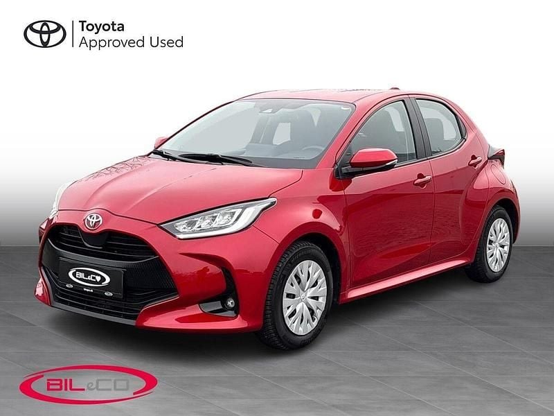 Rød Brugt 2023 Toyota Yaris Active Hatchback | 194.380 kr. (Fair pris) - Billede 1/3