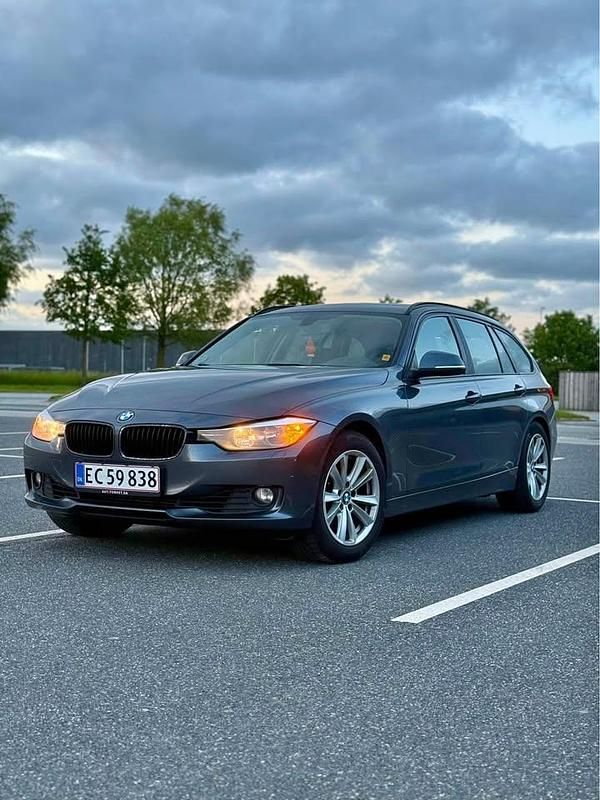 Grå Brugt 2014 BMW 330 Stationcar | 119.900 kr. - Billede 1/3