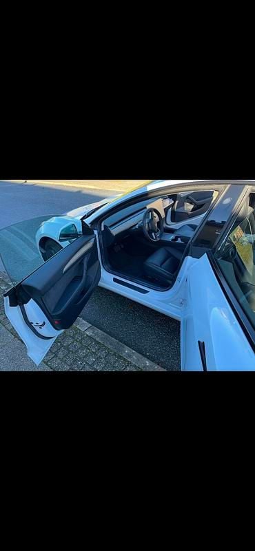 Hvid Brugt 2021 Tesla Model 3 Standard Range Plus Sedan | 163.000 kr. (Fair pris) - Billede 1/7