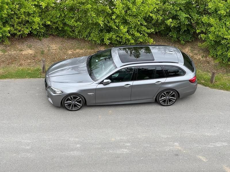 Grå metal Brugt 2016 BMW 520 M Sport Stationcar | 195.000 kr. (Fair pris) - Billede 1/4