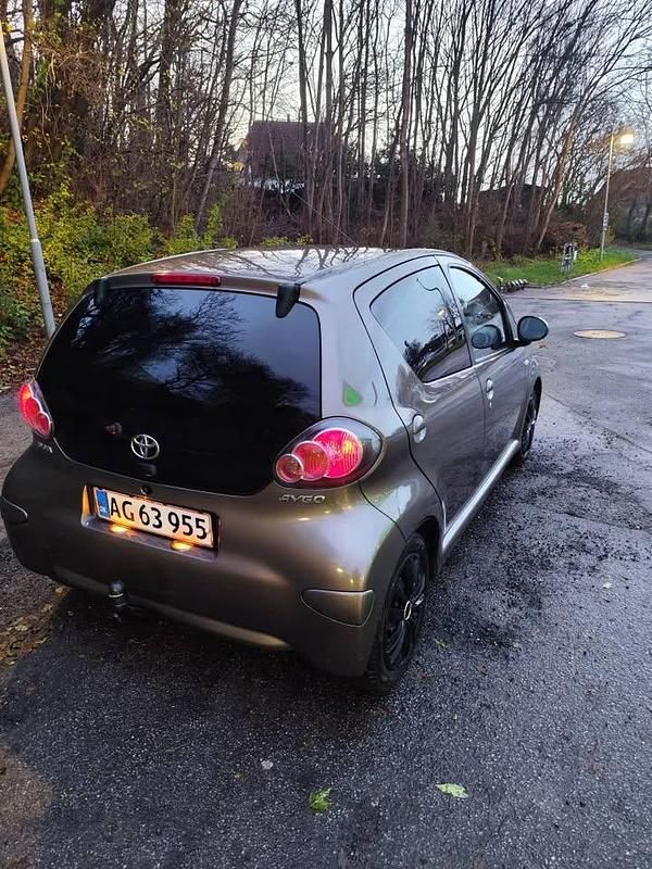 Brugt Toyota Aygo 68 HK (50 kW) 2013 Brun Hatchback