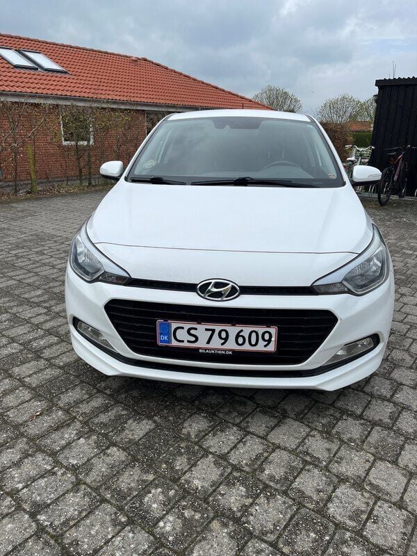 Hvid Brugt 2017 Hyundai i20 Trend Hatchback | 57.800 kr. (God pris) - Billede 1/7