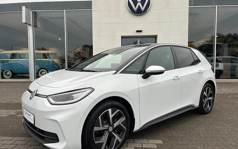 Glacier white metallic + sort tag & melange gråso Brugt 2023 VW ID.3 Pro Hatchback | 249.800 kr. (Super pris) - Billede 1/4