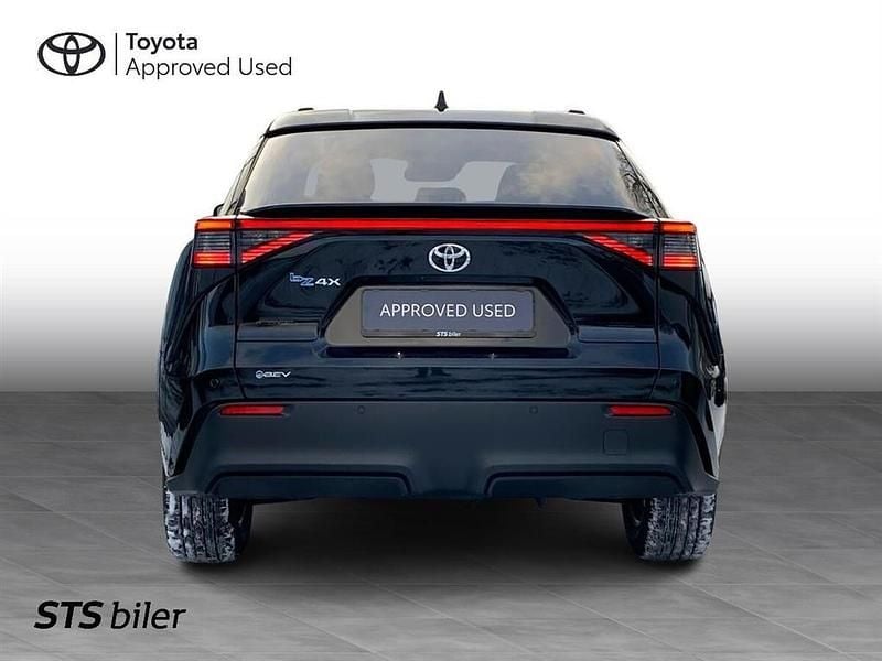 Ny Toyota bZ4X Active 164 kW (224 HK) 2026 Attitude black SUV