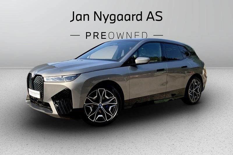 Champagnemetal Brugt 2022 BMW iX Sport Line SUV | 469.000 kr. (Lidt for dyr) - Billede 1/3